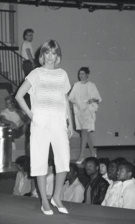 C2015-0001/020(31) Fashion Show '84