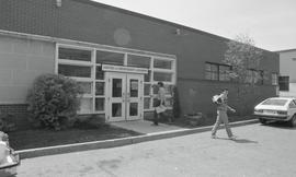 C2015-0001/023(24) - Students Going into Centre for Independent Learning