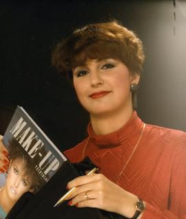 C2015-0001/022(55) - Jim Williamson - Cosmetic Fashion