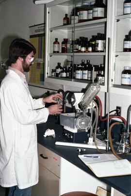 C2015-0001/028(27) - Electron Microscopy and Chemical and Pharmaceutical Biology Lab
