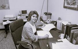 C2015-0001/029(20) - Student in Office