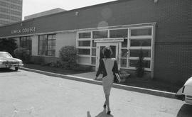 C2015-0001/023(24) - Students Going into Centre for Independent Learning